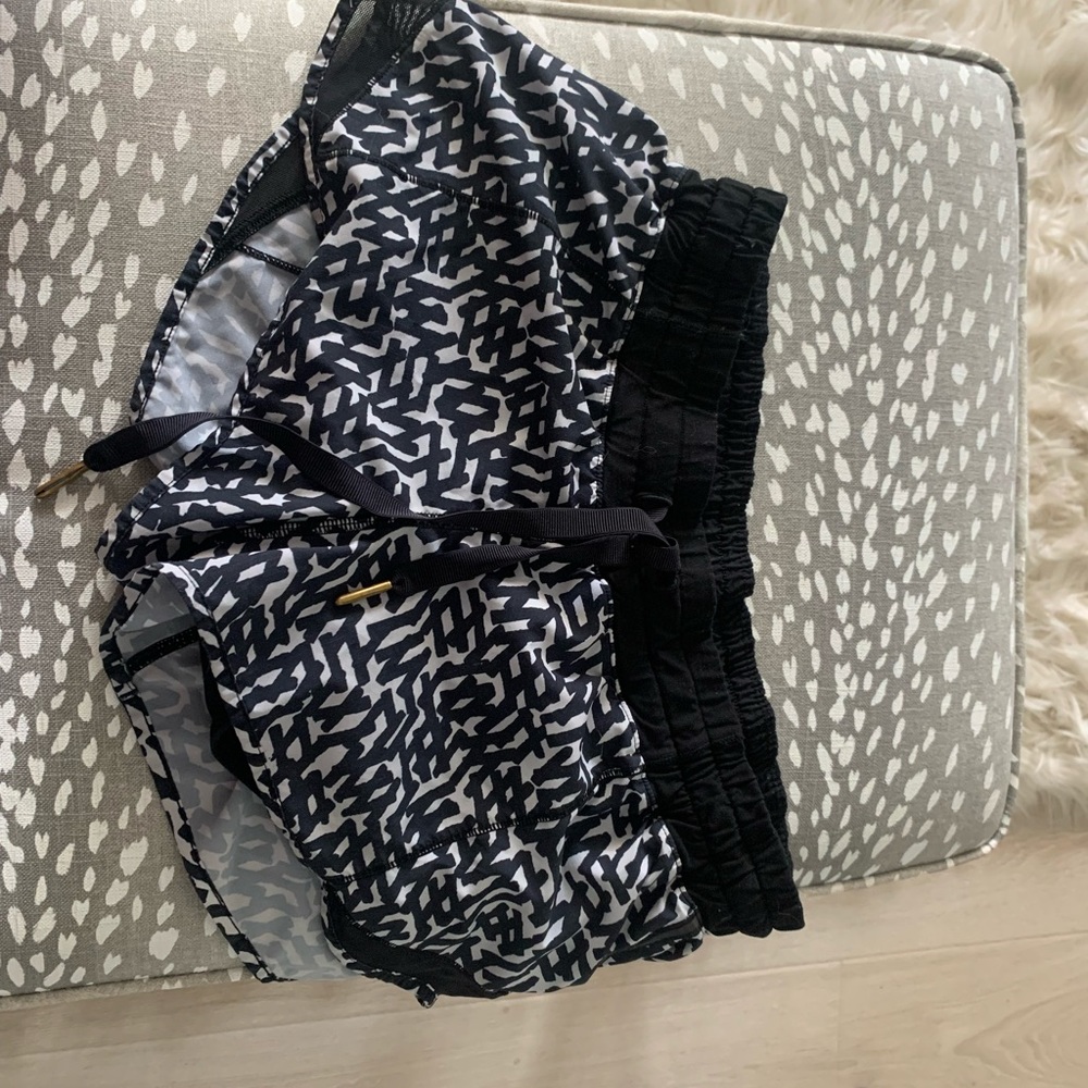 Lululemon shorts size 4 or 6